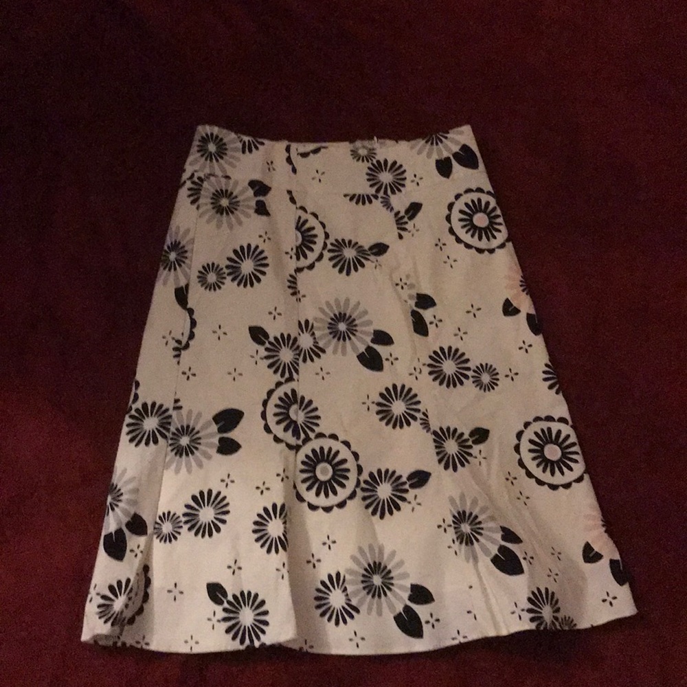 Floral black and cream mid-length skirt
